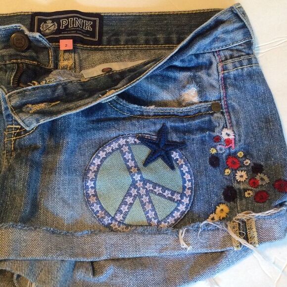 PINK VS Cut-Off Denim‎ Shorts - Picture 2 of 4